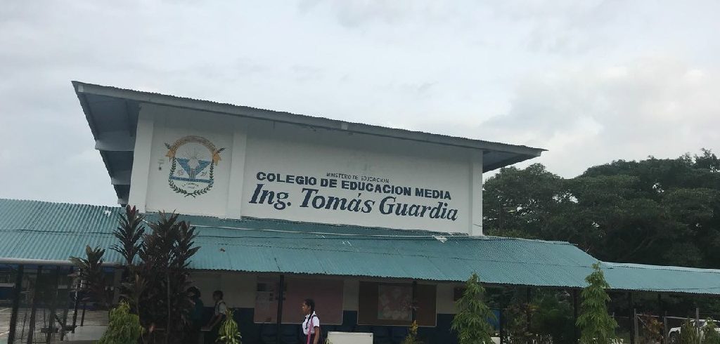 Charla Colegio Tomas Guardia